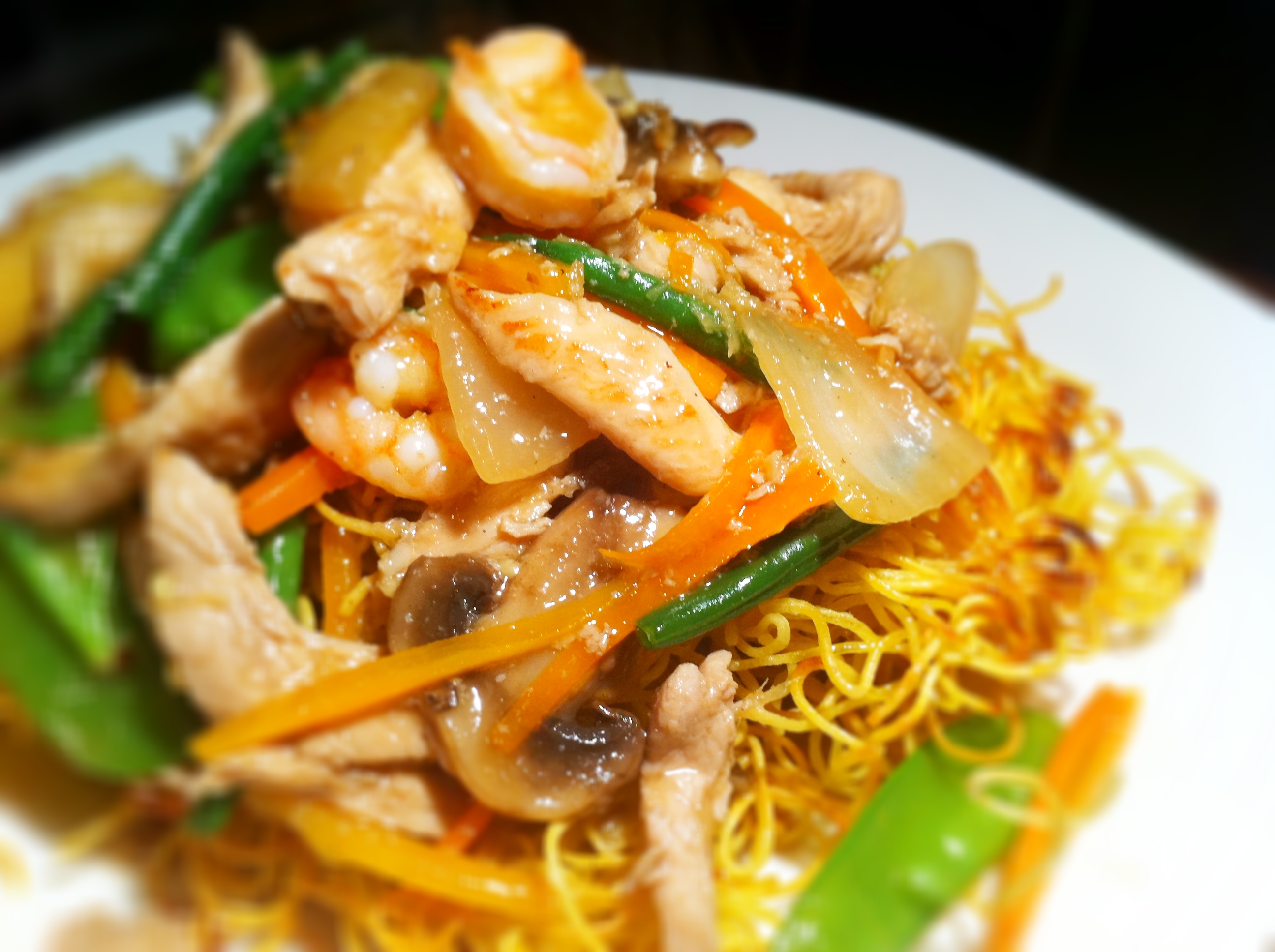 It’s Noodle Time Crispy Mah Mee With Chicken And Prawns Thebigfatnoodle.